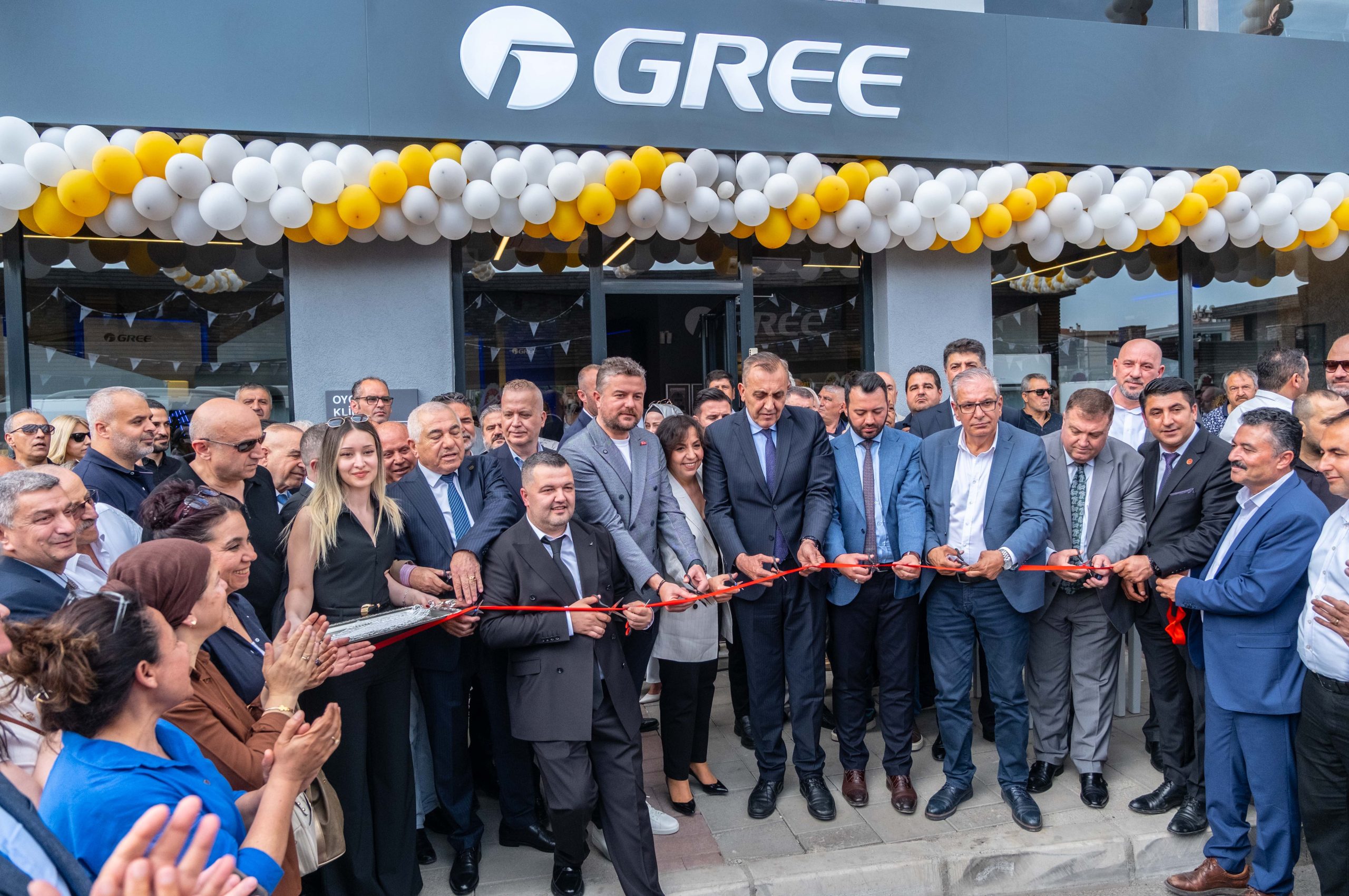 Gree Klima Türkiye temsilcisi TLC Klima, yenilenen konseptteki ilk showroom’unu İzmir’de açtı