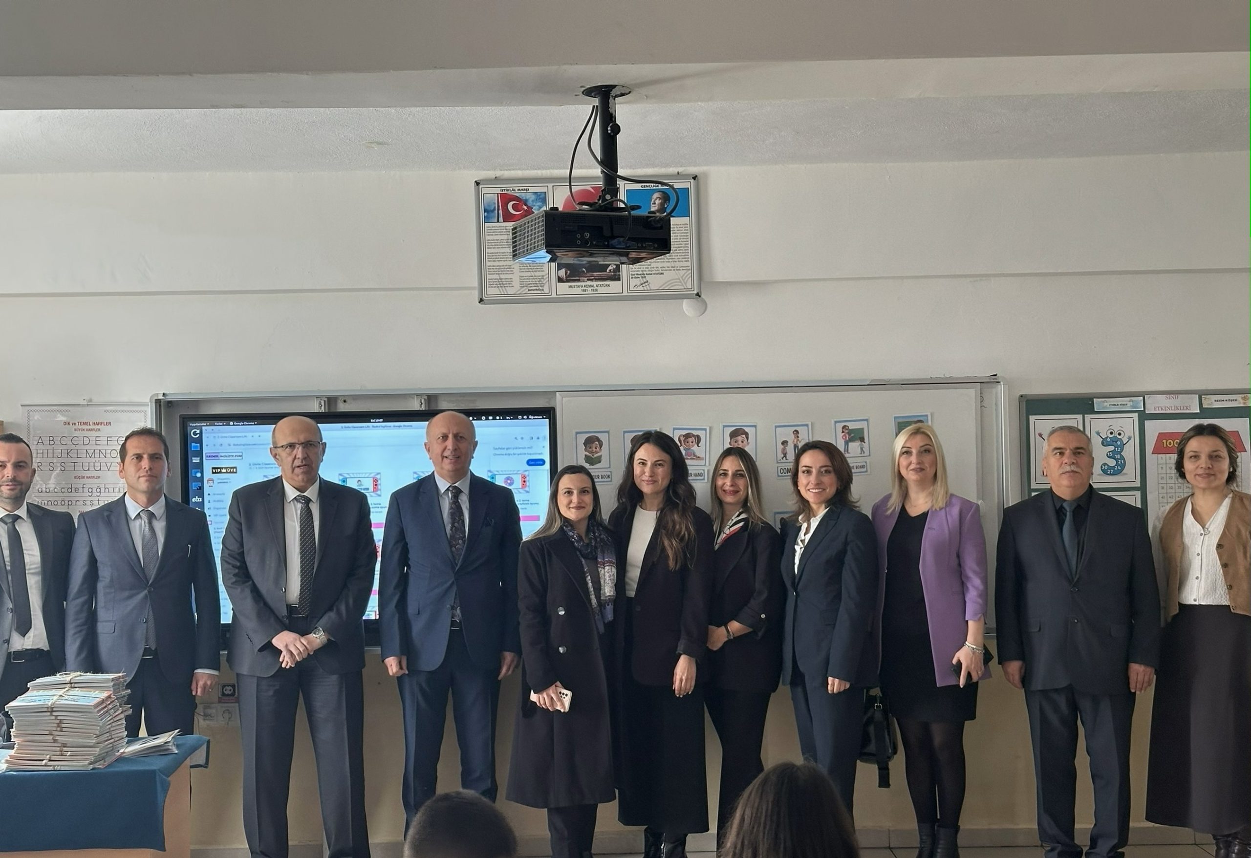 Yenilenebilir enerjiyi etkileşimli kitap okuyarak anlattılar