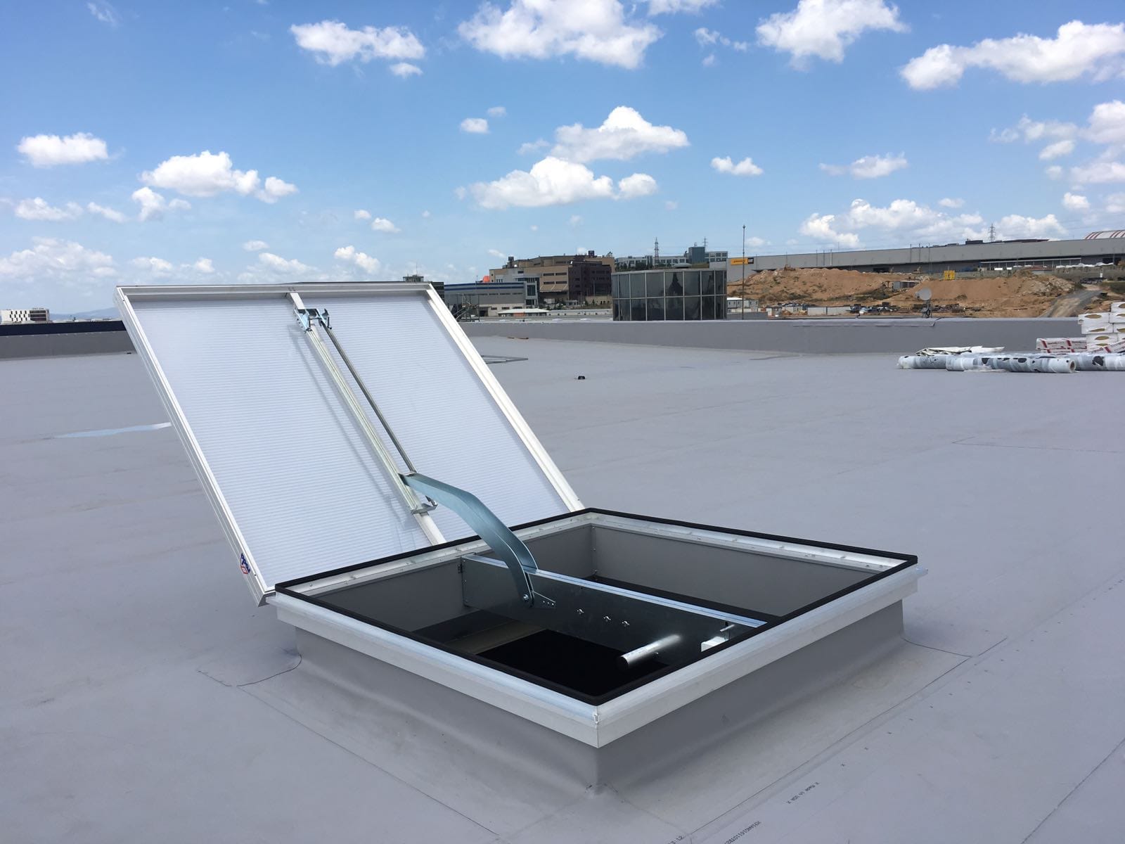 Afet ve Kriz Senaryolarında Duman Tahliye Kapaklarının 3 Kritik Rolü