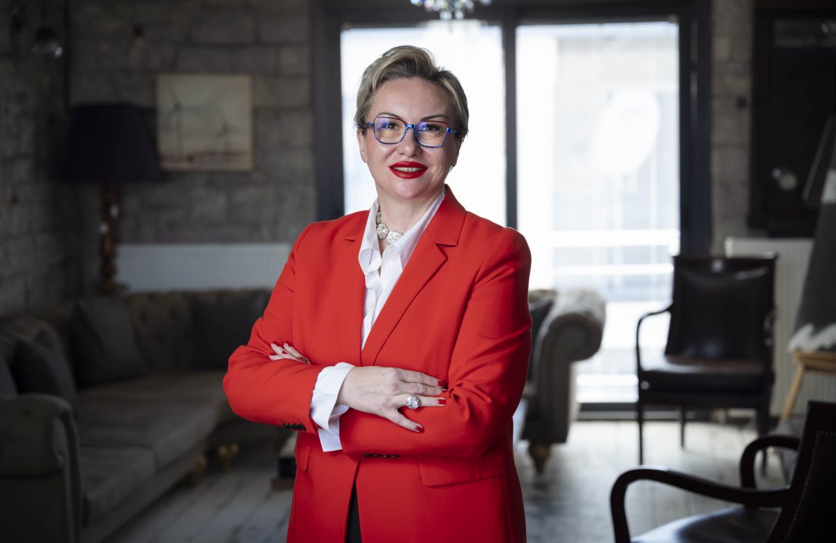 YENİLENEBİLİR ENERJİ YATIRIMLARINDA SÜREÇLER YARI YARIYA KISALIYOR