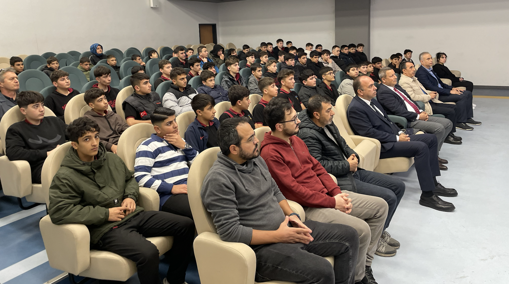 DemirDöküm, gençlerin eğitim yolculuğunu desteklemeye devam ediyor